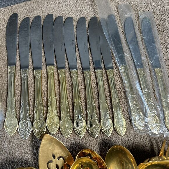 Hampton Forge Limited Silversmiths 24K GOLD PLATED67 Piece FLATWARE Set Serves - Picture 5 of 8